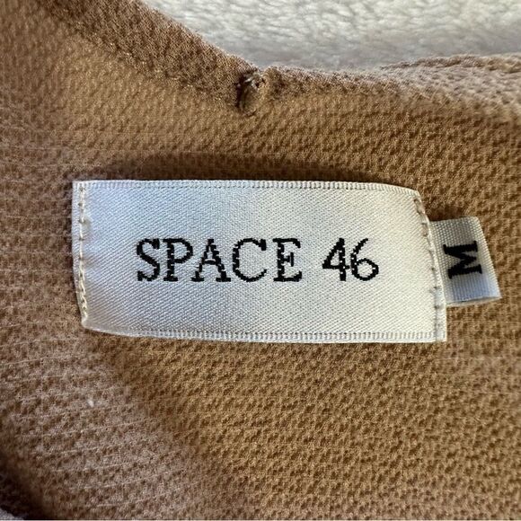 Space 46 tan scalloped v-neck cami size M - Picture 3 of 7